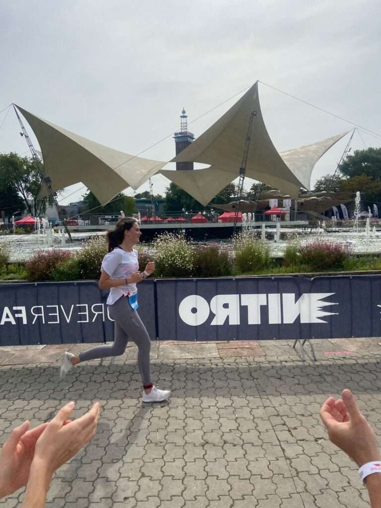 IWR employee Federica Collini runs in the Köln Carglass Triathlon