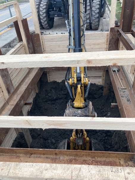 Preparation of excavation pit for burst lining