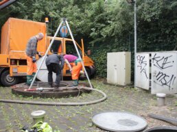 Arbeiten mit Dreibein - Erneuerung Unterdruckstation Steinbrückenstraße Mörs