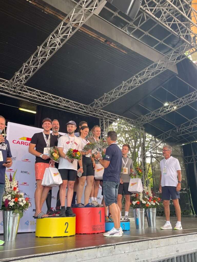 Siegerehrung beim Carglass Koeln Triathlon